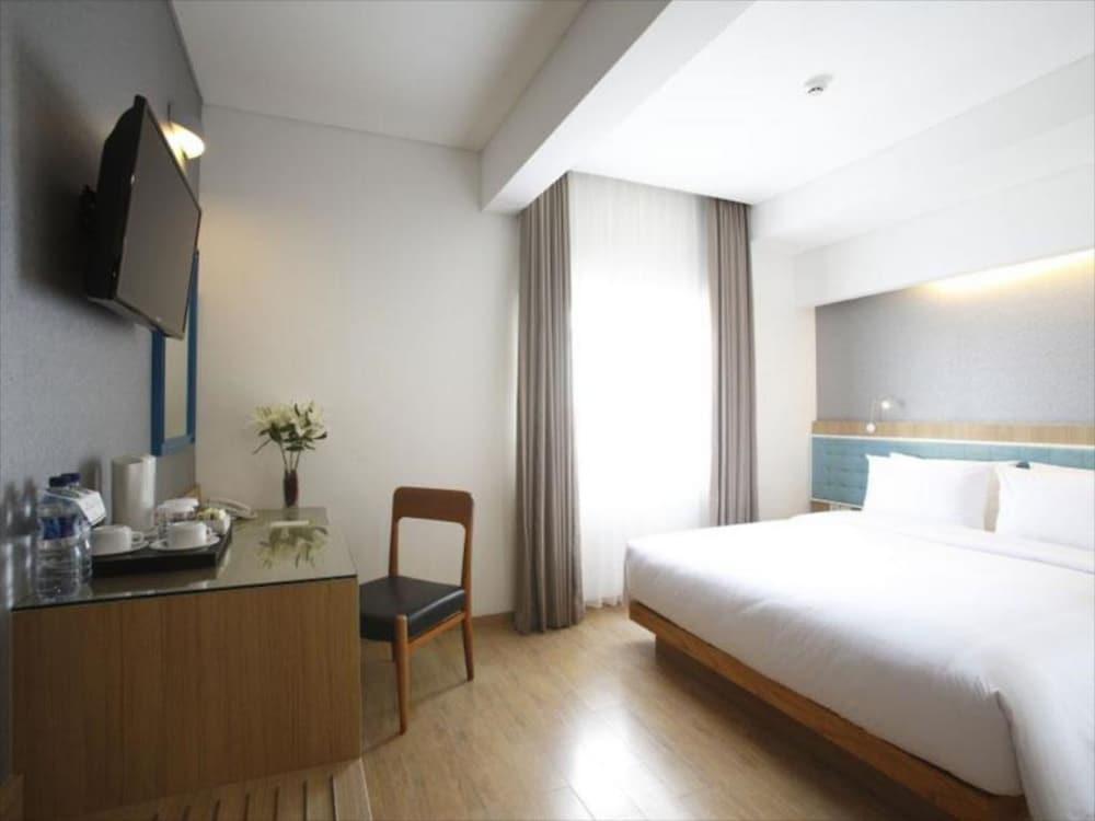 Hotel Santika Kelapa Gading Jacarta Exterior foto