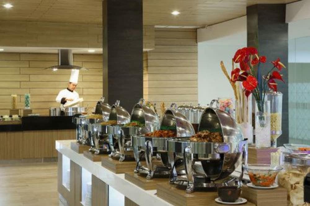 Hotel Santika Kelapa Gading Jacarta Exterior foto