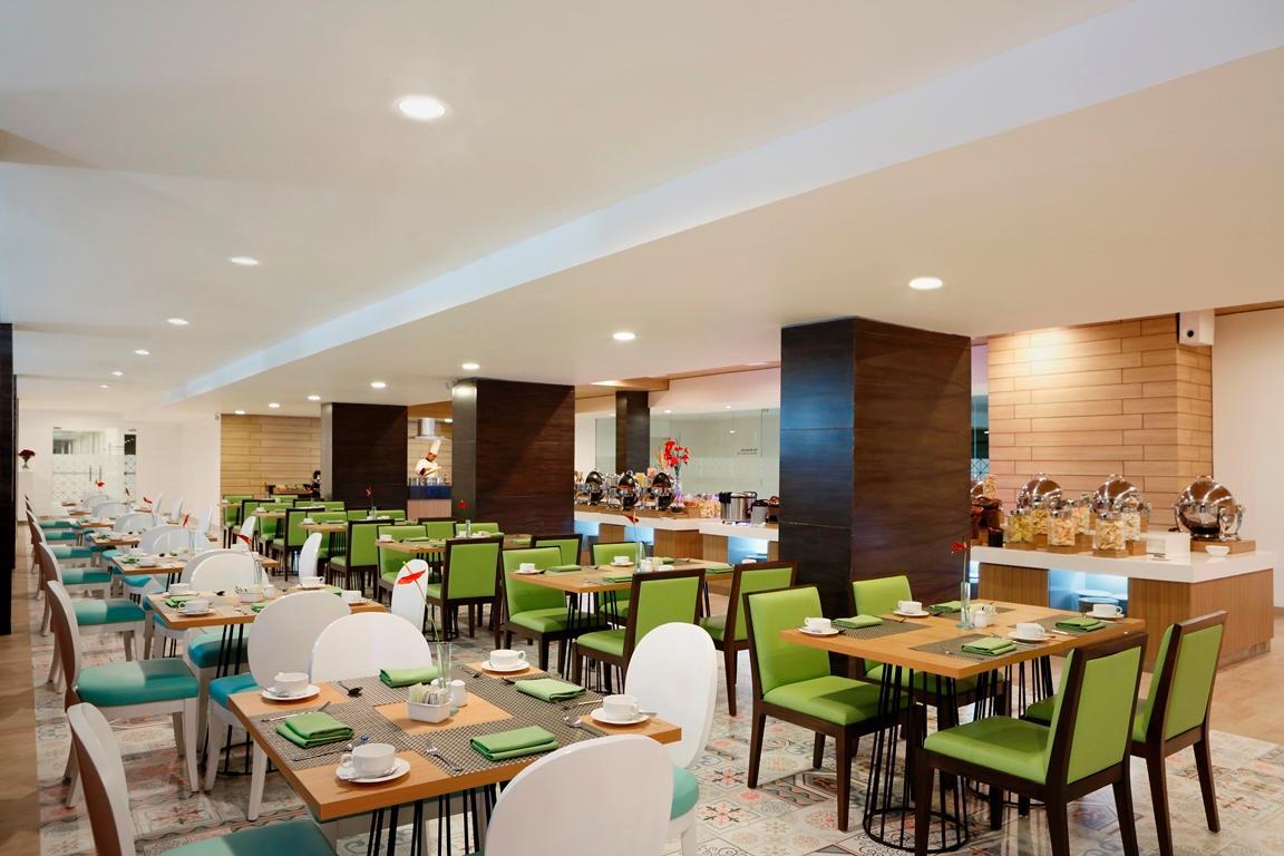 Hotel Santika Kelapa Gading Jacarta Exterior foto