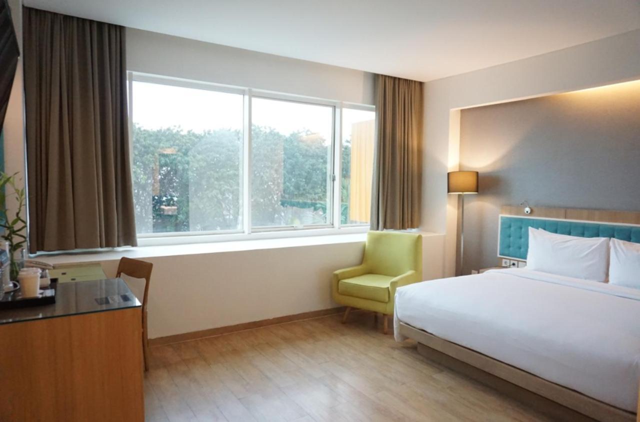 Hotel Santika Kelapa Gading Jacarta Exterior foto