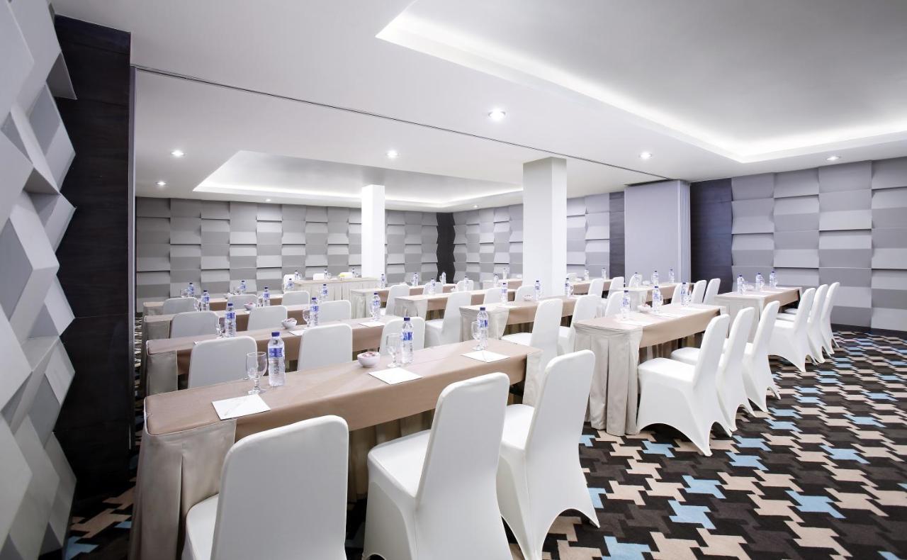 Hotel Santika Kelapa Gading Jacarta Exterior foto