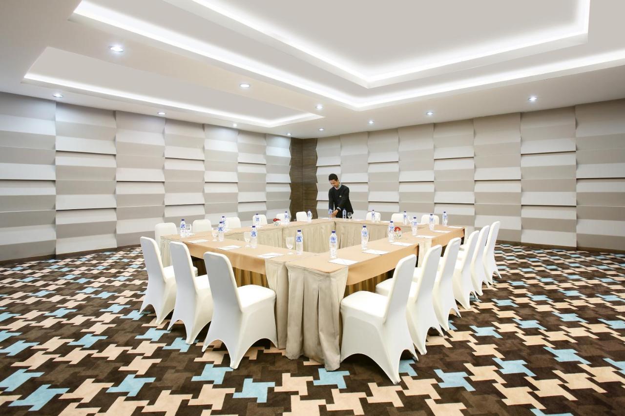 Hotel Santika Kelapa Gading Jacarta Exterior foto