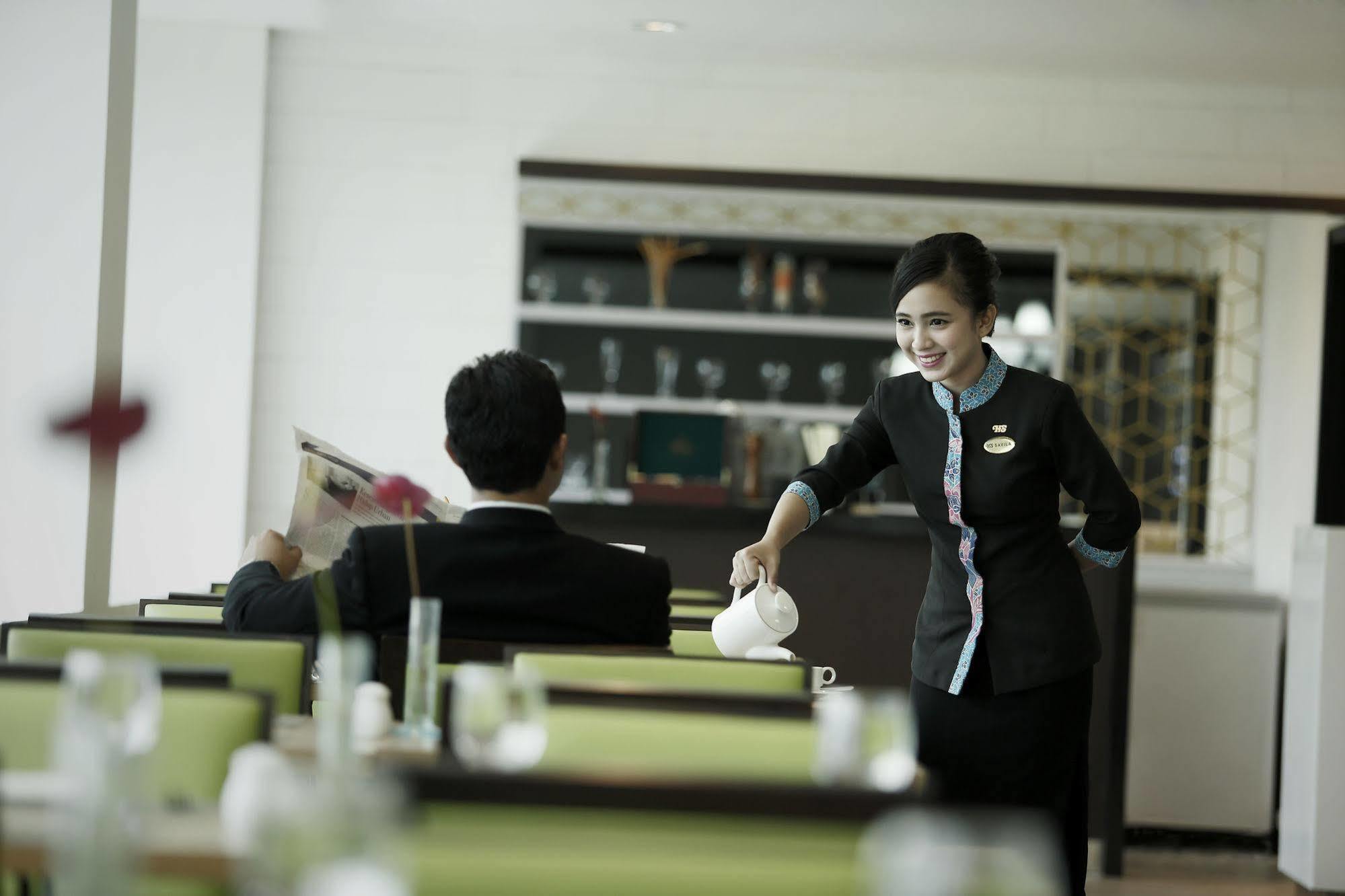 Hotel Santika Kelapa Gading Jacarta Exterior foto