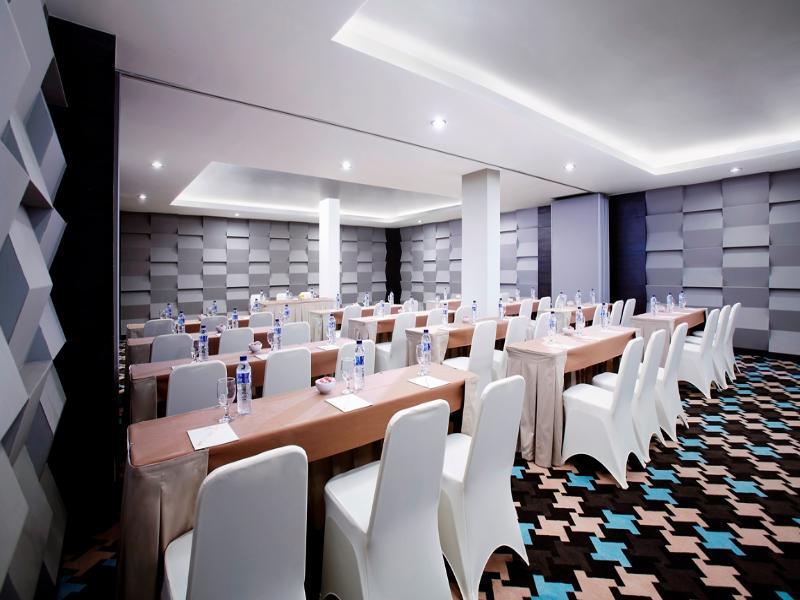 Hotel Santika Kelapa Gading Jacarta Exterior foto